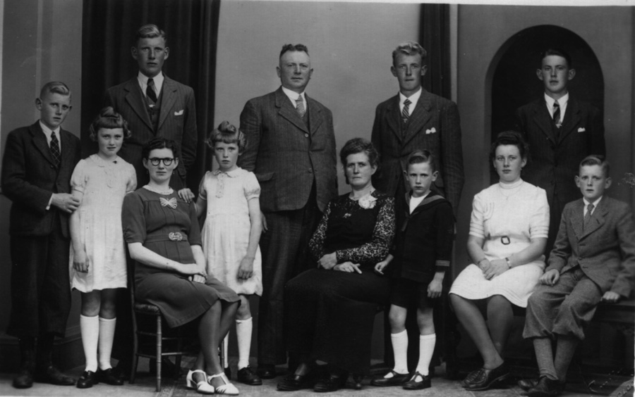 Foto ter gelegenheid van hun 25 jarig huwelijk (11 mei 1945)