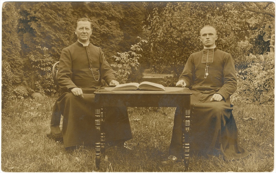 Twee geestelijken