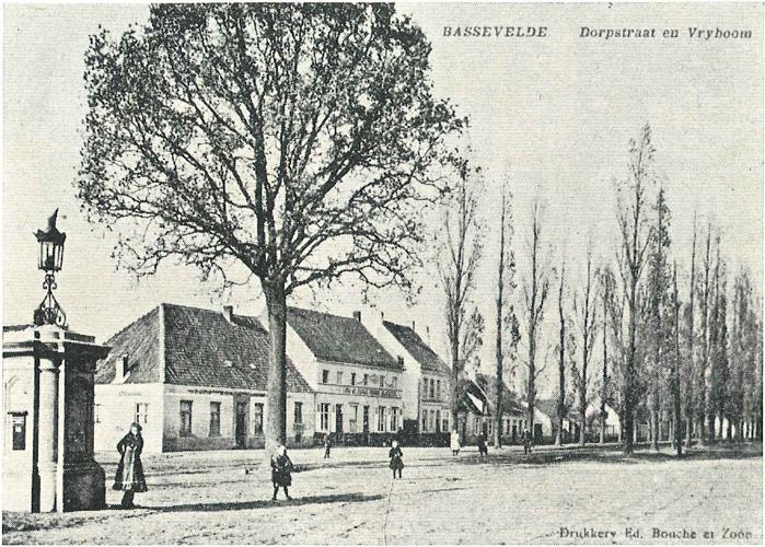 Dorpstraat, pomp en vrijheidsboom vóór 1906