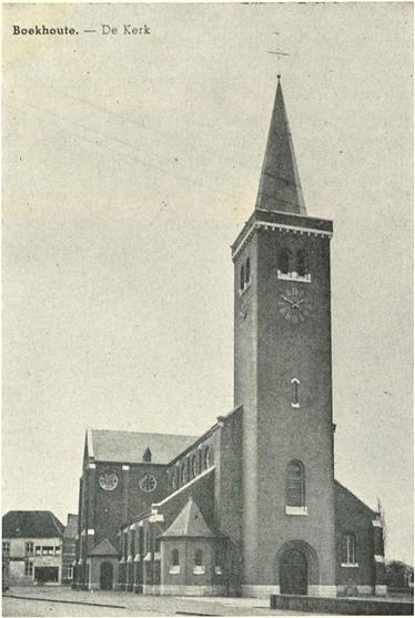 De kerk van Boekhoute met de nieuw opgebouwde toren