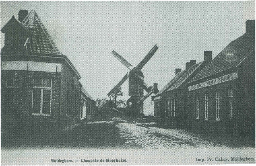 De steenweg naar Moerhuize en het molentje De Vildere in 1903