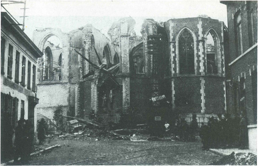 Het koor van de kerk te Zomergem op 29 mei 1919
