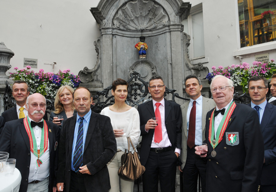 Manneken Pis à l'occasion de la Fête nationale de Montenegro