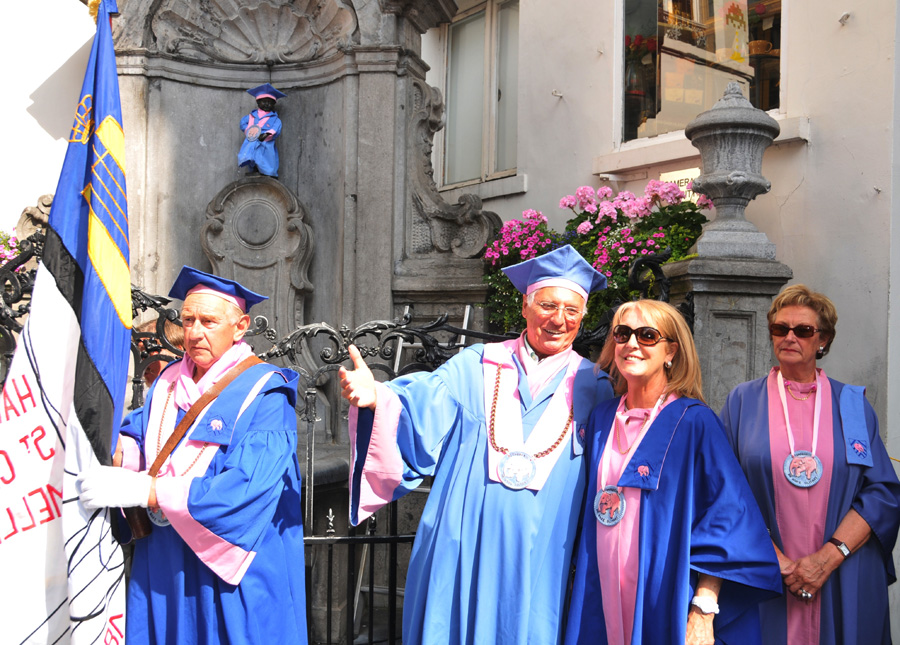 Manneken Pis et la Confrérie du Rozen Olifant