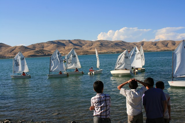 Sports aquatiques au Lac Hazar