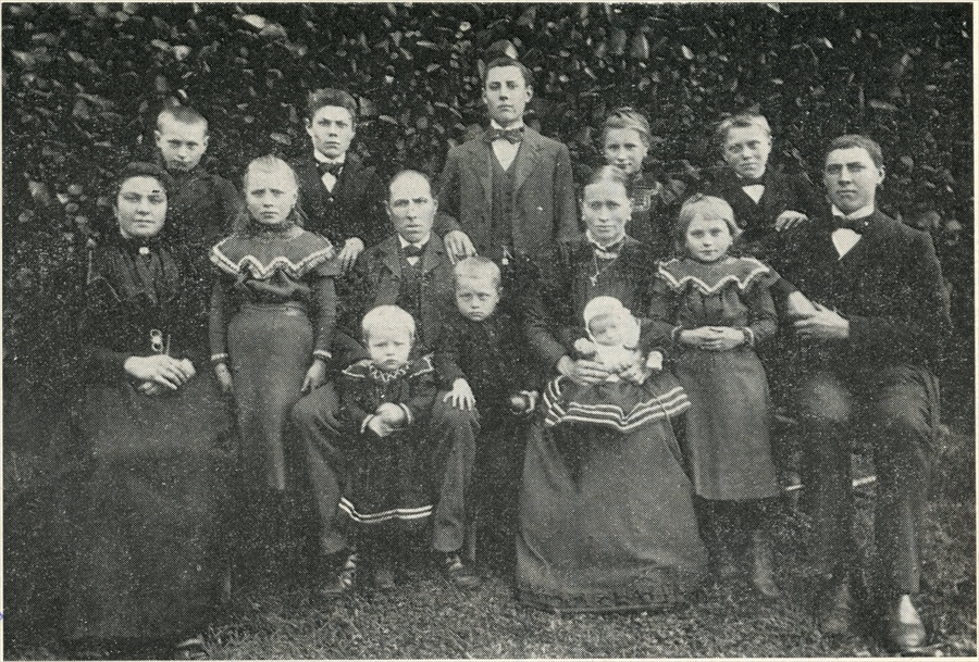 Foto van het gezin Charles Louis Bauwens in 1898
