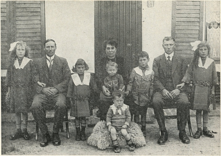 Huisgezin Alphons Bauwens-Bauwens in het jaar 1922