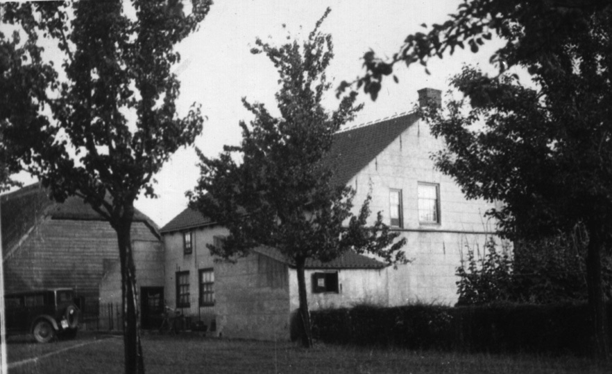 De boerderij in 1937 aan de Nieuwe Dijk E 31 te Yzendijke