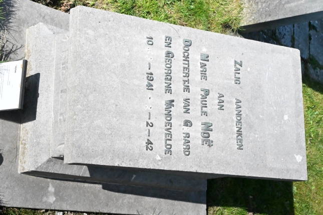 Het grafzerkje van Marie-Paule Noë