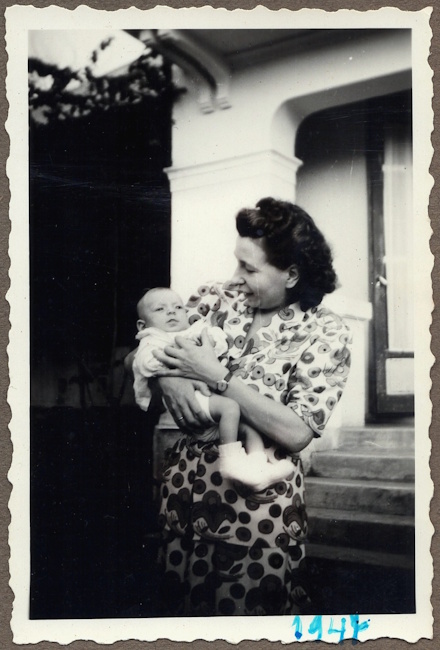 Wie is hier in de armen van wie?