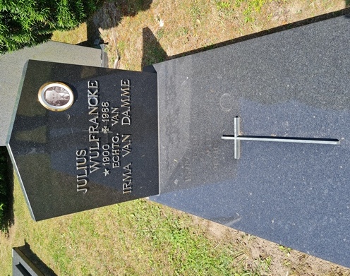 De grafzerk van Julius Wulfrancke op het kerkhof van St.-Margriete