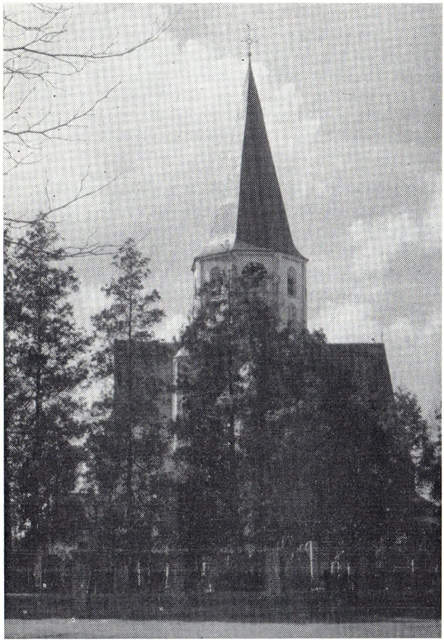 De kerk met achtkantige toren