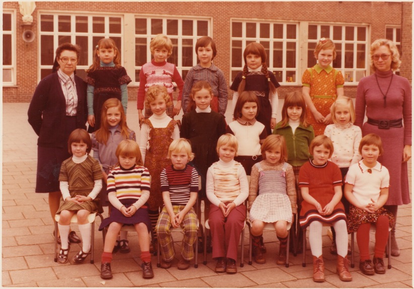Edith Van Vooren met haar klas in 1976
