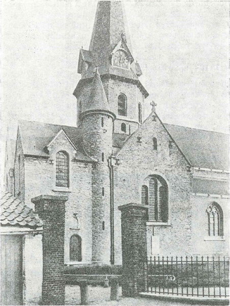 Kruisbeuk, toren en koor van de kerk te Merendree in 1910