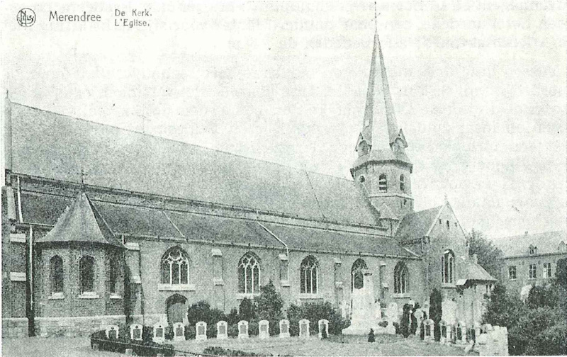 De kerk te Merendree, rond 1950, met de soldatengraven