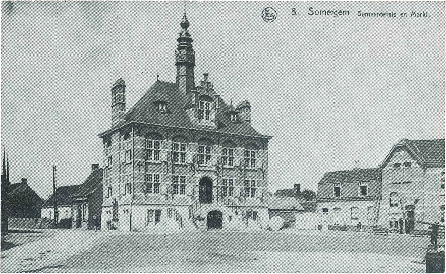 Gemeentehuis en Markt te Zomergem in 1924