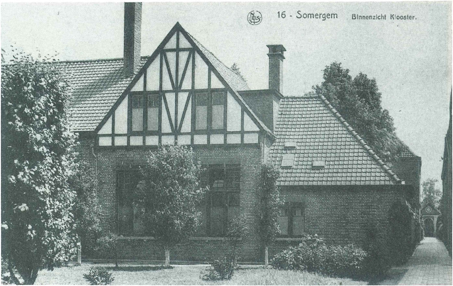 De tuin van het klooster in 1924